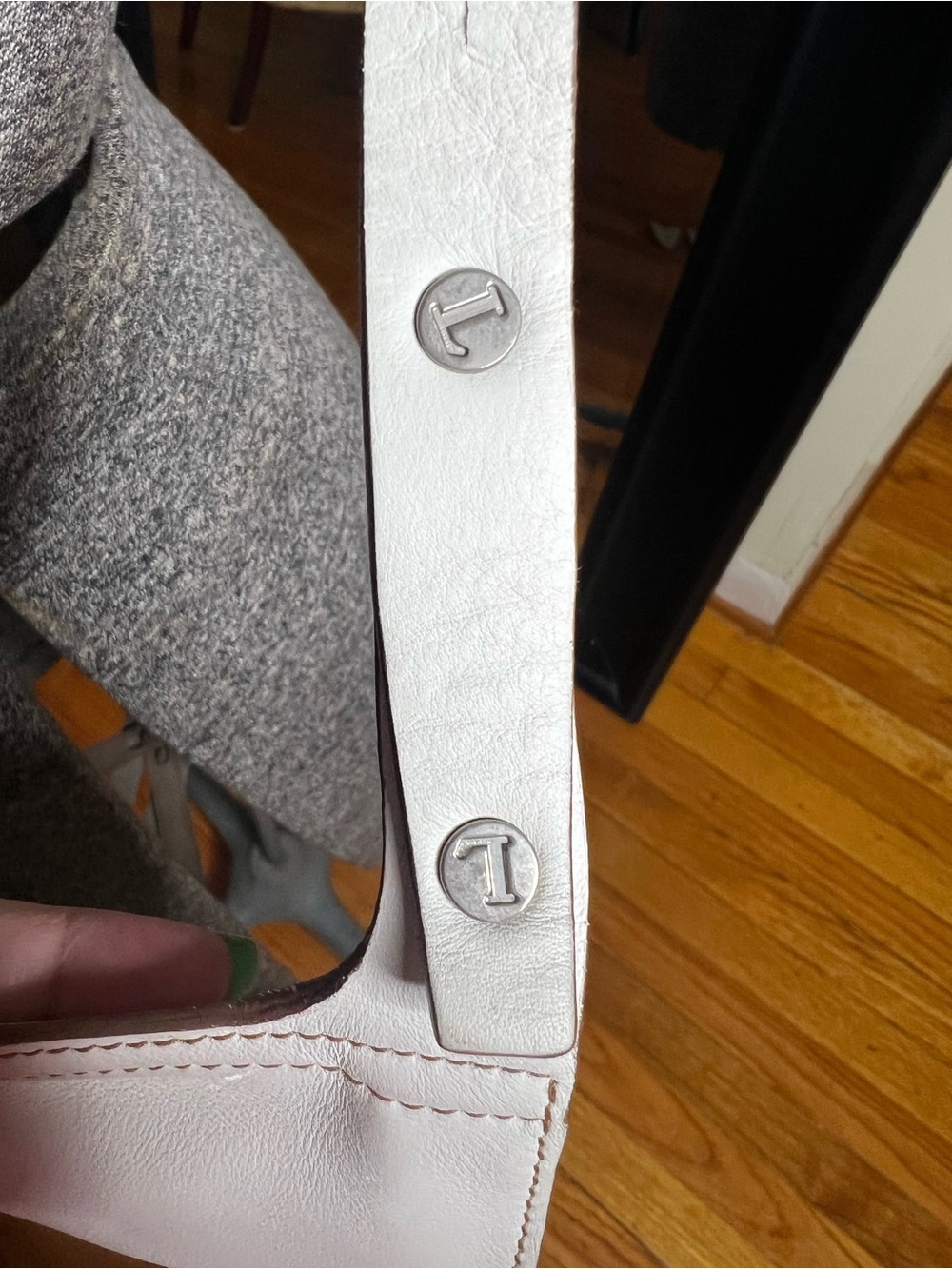 Authentic Vintage Loewe Madrid White Leather Shoulder Bag Made in Spain - Picture 6 of 17